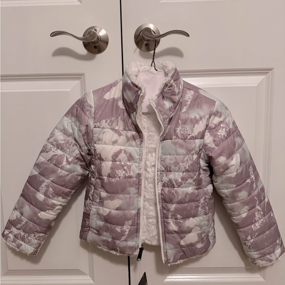 The North Face Girls Reversible jacket Size 6 New with tags - Picture 3 of 4